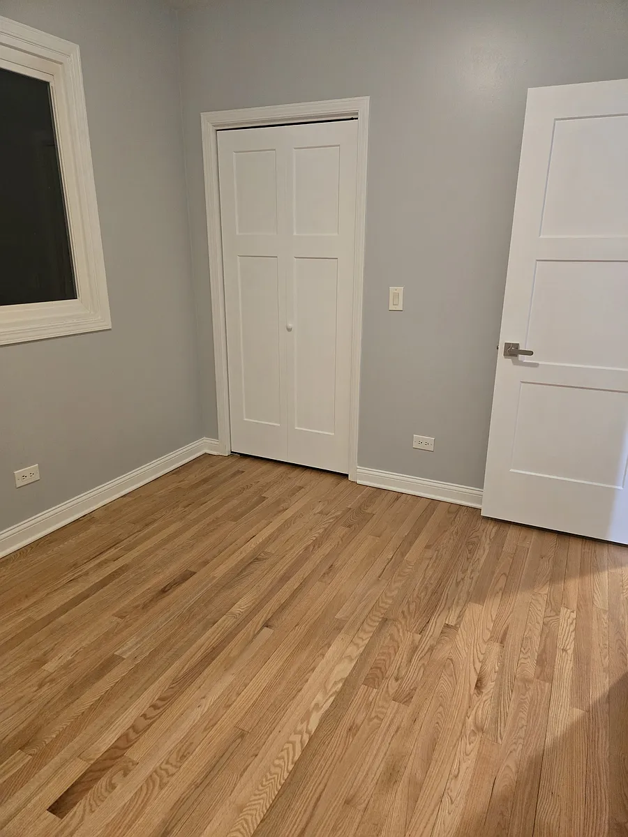 Building Photo - 732 W 50th St #2