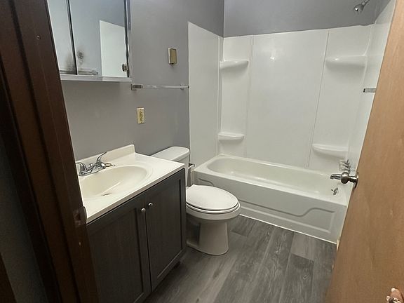 5th image of 210 SE Granville St #12