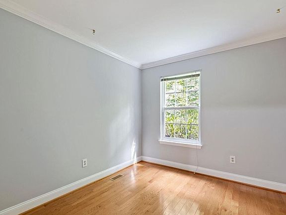 4th image of 9740 Pleasant Gate Ln