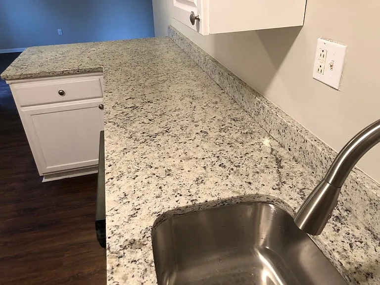 708 Yew St #1 — Photo 4