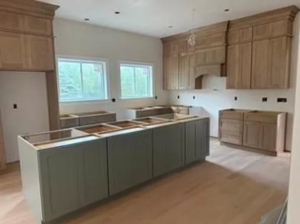 1495 Pippin Orchard Rd, Cranston, RI 02921