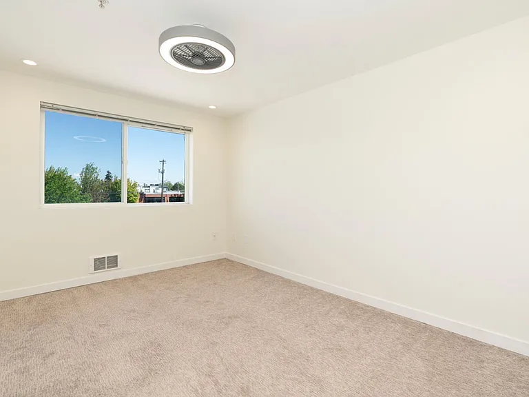 Nordhaven Apartments — Photo 42