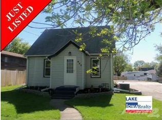 802 S 9th St, Clear Lake, IA 50428