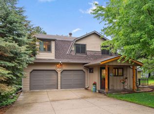 25020 E Cedar Lake Dr, New Prague, MN 56071