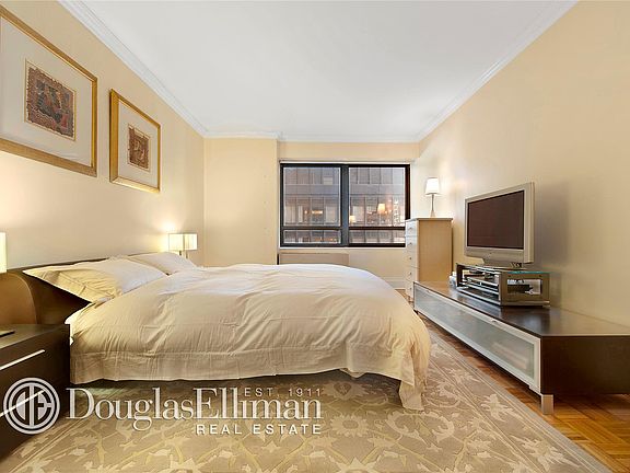 4th image of 240 E 47th St APT 12C