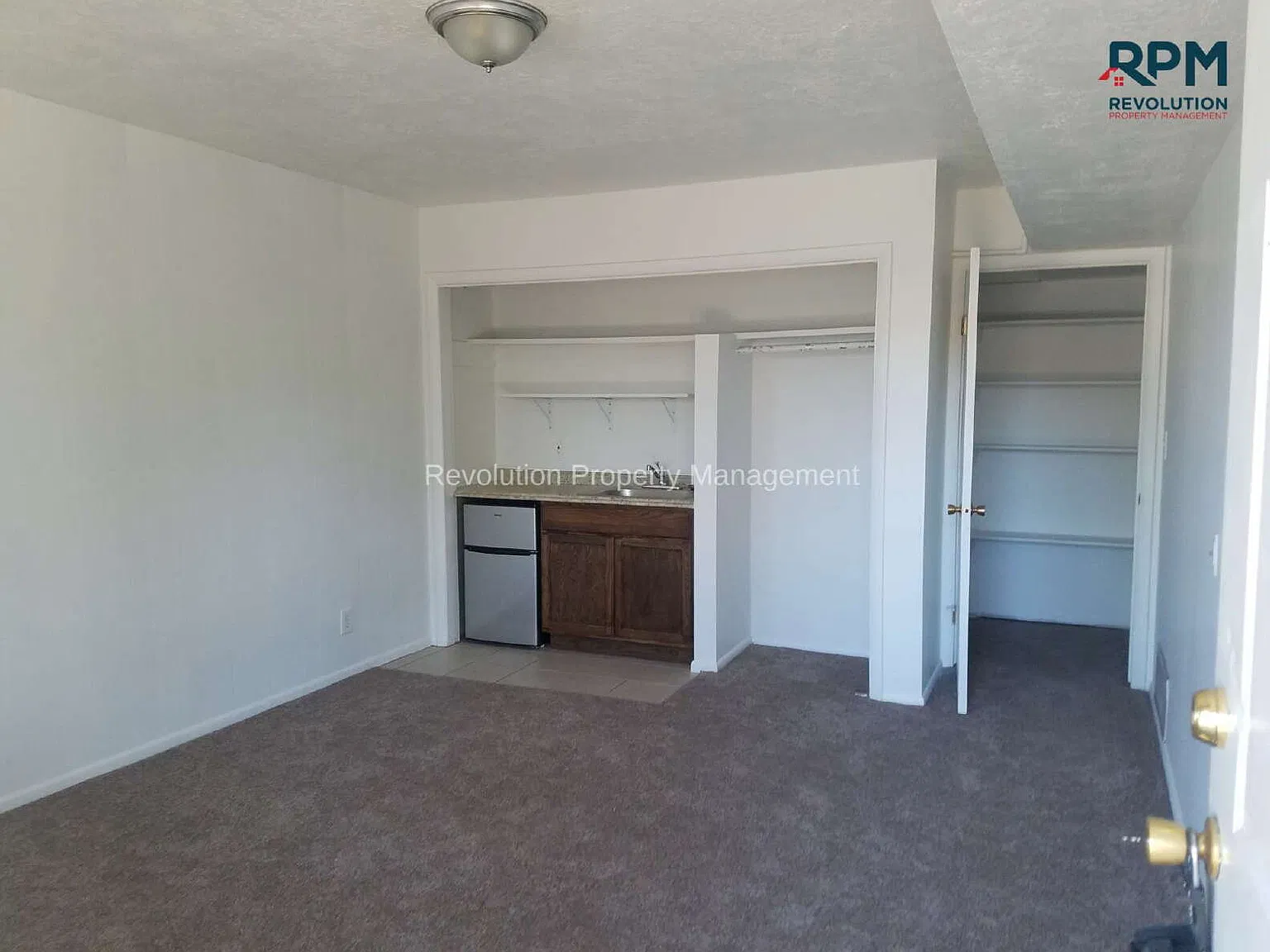Studio, 1.0 bath, 400 sqft, $650 — Photo 3