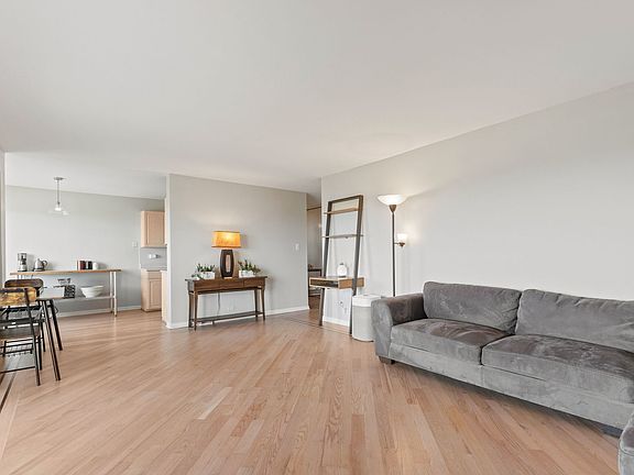 4th image of 6833 N Kedzie Ave APT 1514