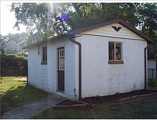 3rd image of 21 Zeller St