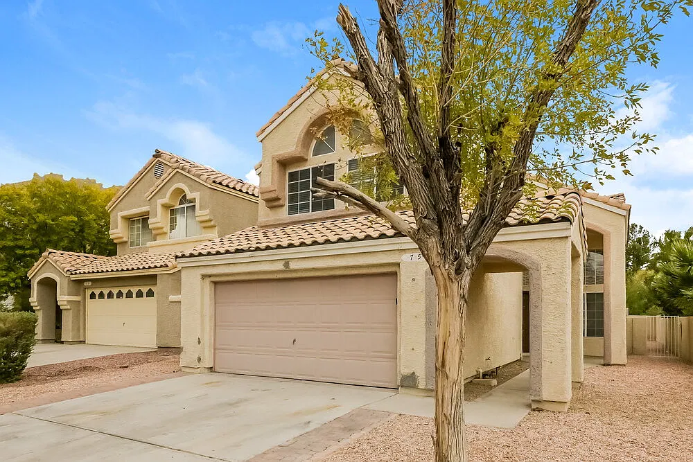 3 bed, 2.5 bath, 1995 sqft, $2,645 — Photo 4