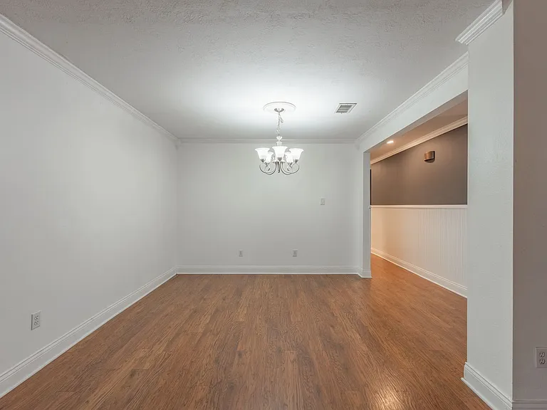 501 Calhoun Dr — Photo 5