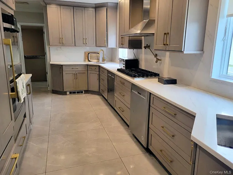 301 Linwood Ave — Photo 8