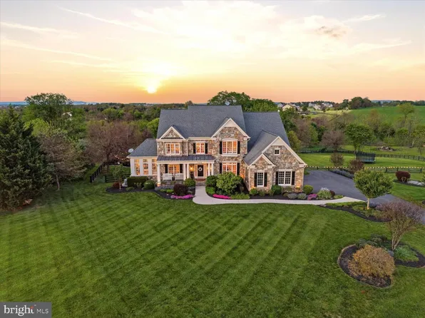 12830 Snowbird Ct, Lovettsville, VA 20180