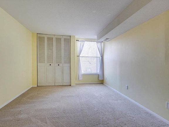 3rd image of 34 Shrewsbury Green Dr Unit G
