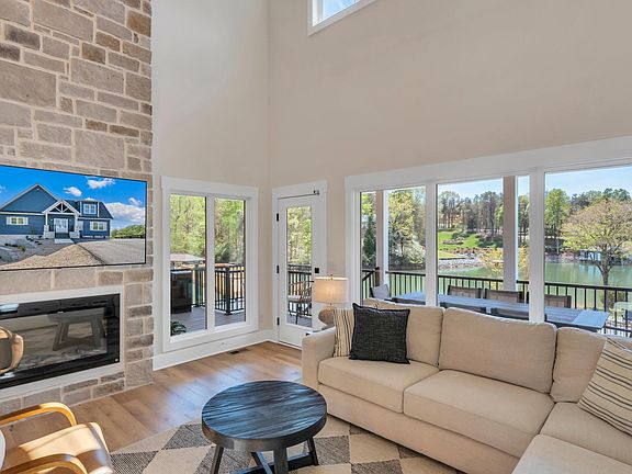 4th image of 200 Sweetwater Bay Dr
