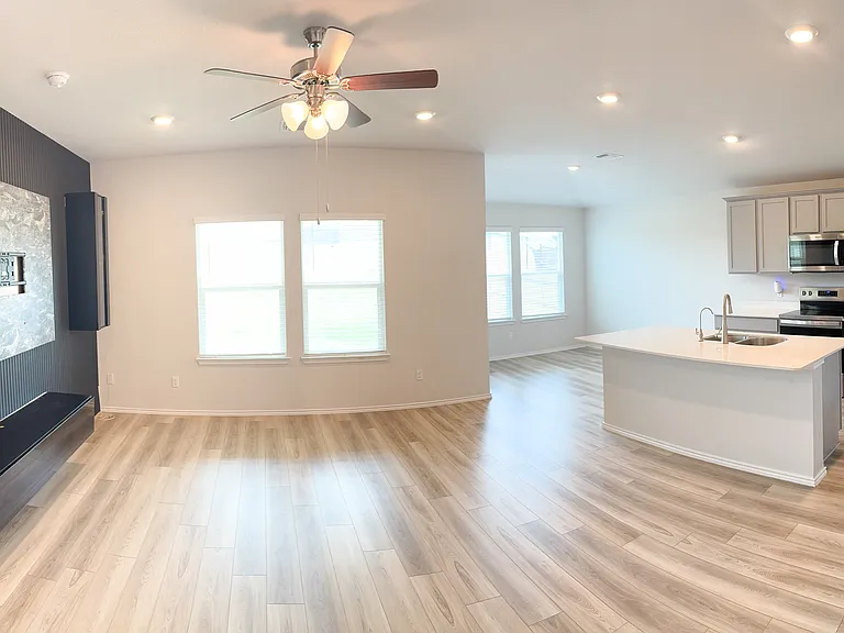 7307 Gilbert Dr — Photo 3
