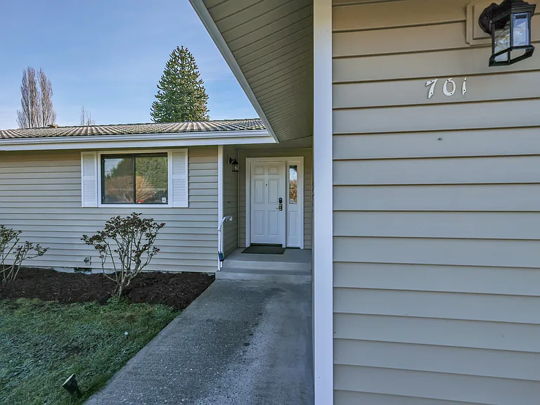 701 21st St SE — Photo 28