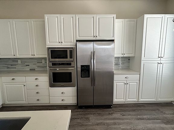 3rd image of 3206 Camelot Dr