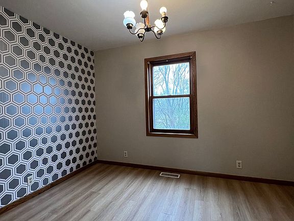4th image of 2540 Edgewood Dr #6
