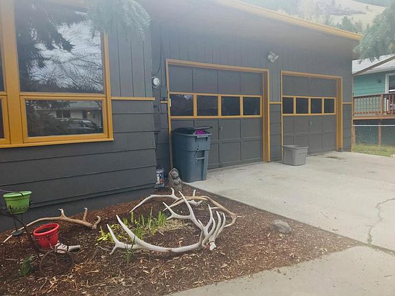 3rd image of 2320 Raymond Ave