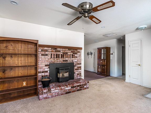 5th image of 19451 Hillsdale Dr