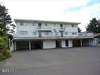 3rd image of 635 SE Jetty Ave