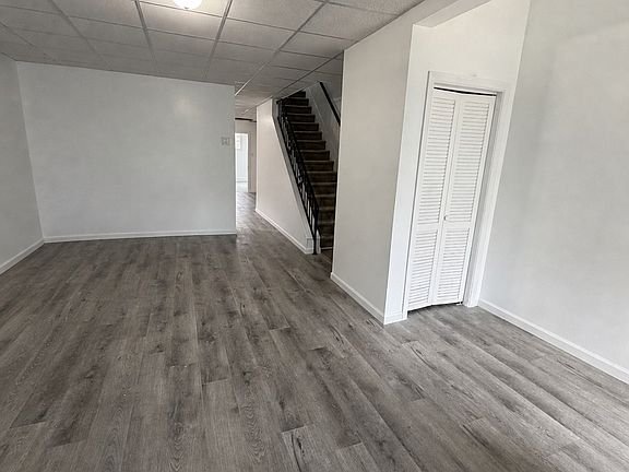 4th image of 308-310 Barney St #3