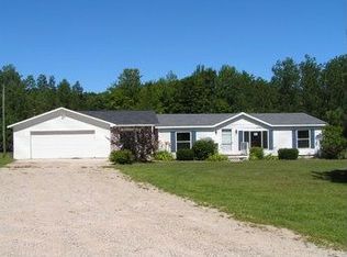 9379 Pickerel Lake Rd, Petoskey, MI 49770