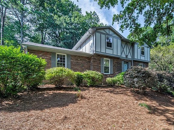 2nd image of 435 Stonebridge Dr