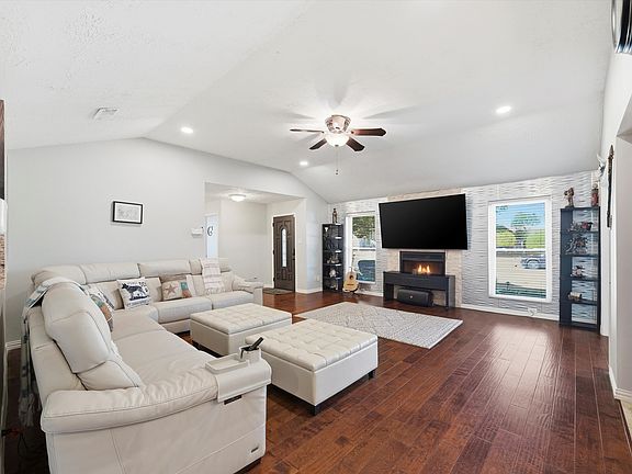 2nd image of 1116 Seabrook Dr