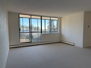 555 13th St #163, West Vancouver, BC V7T2N8