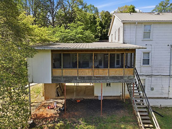 2nd image of 212 Westwood Dr