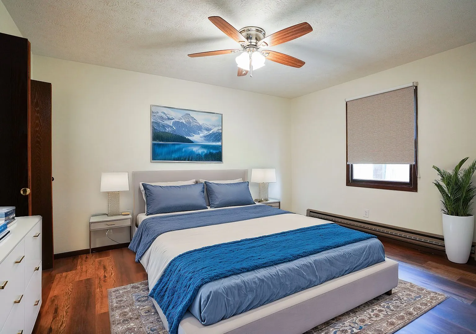 The Otto - 2 Bedroom / 1 Bath Ground Floor w/ 2 Parking Spaces — Photo 4