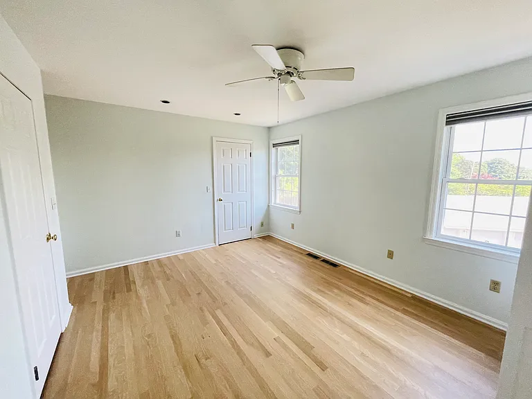 33 Talbot Ln #3 — Photo 10