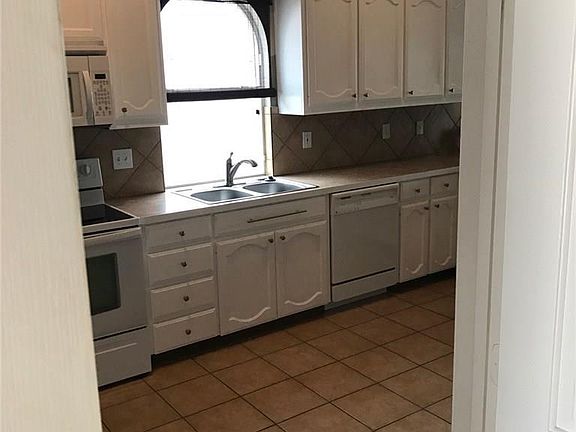 4th image of 4009 Claymore Ln
