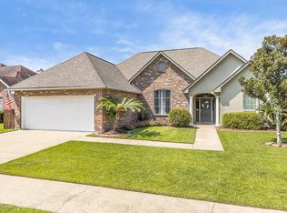 105 Gravenhage Cir, Youngsville, LA 70592