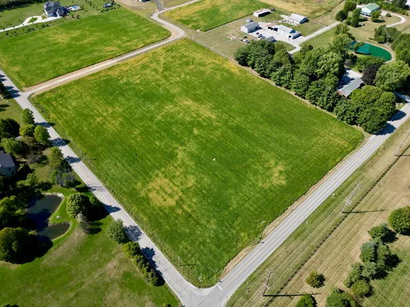 8480 Hunt Club Rd, Zionsville, IN 46077
