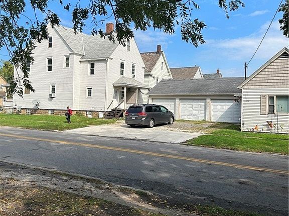2nd image of 223 W 29th St
