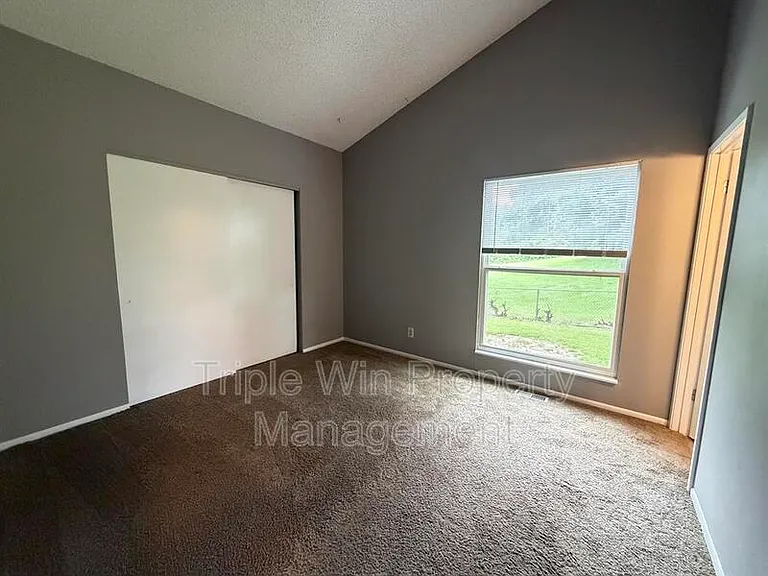 2450 Jenkee Dr — Photo 18