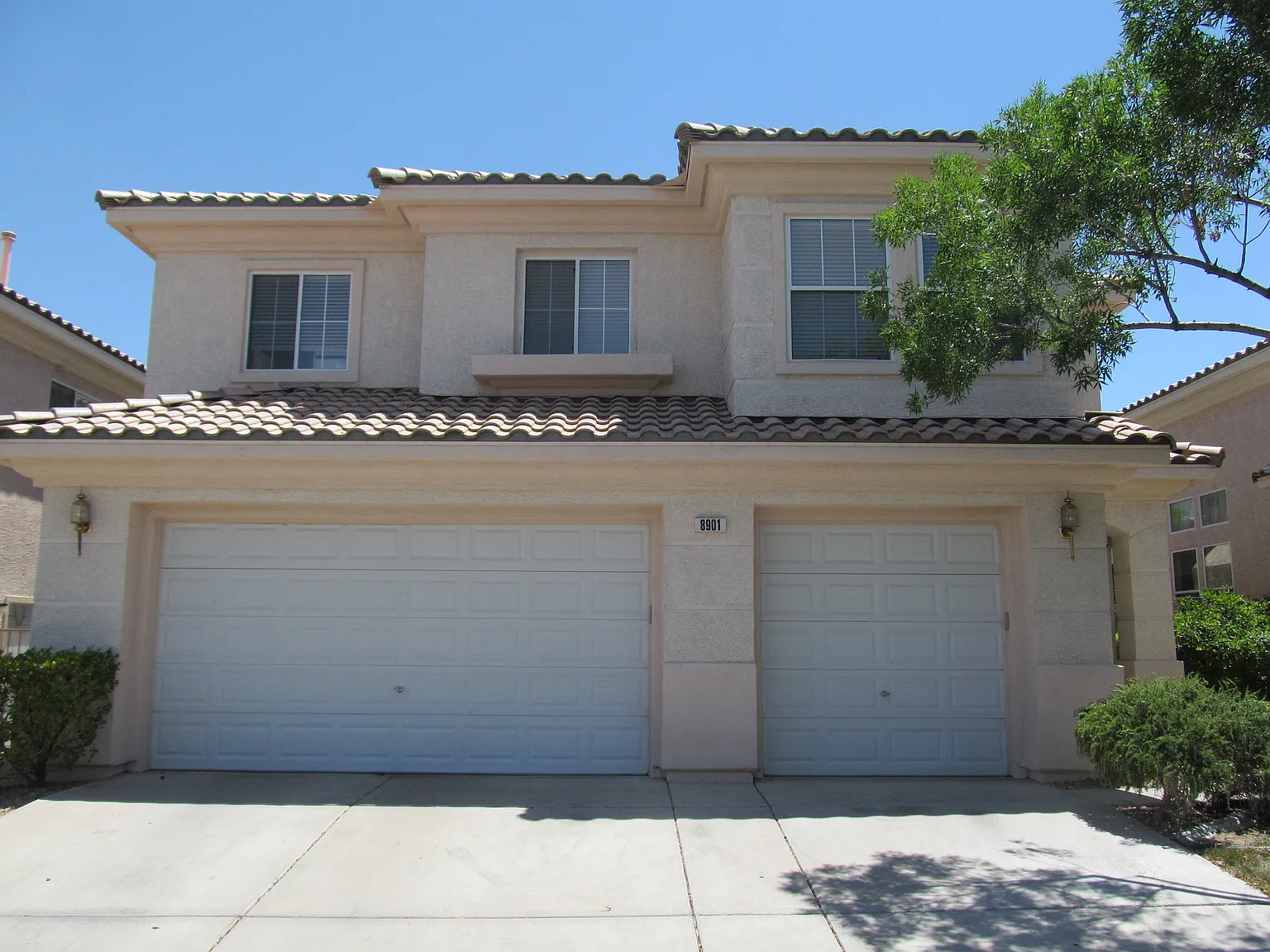 4 bed, 2.5 bath, 2358 sqft, $2,350 — Photo 1