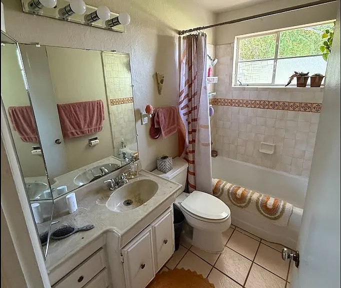 4313 E Montecito Ave — Photo 3