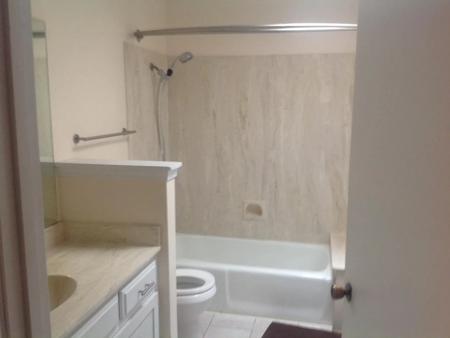 3 bed, 1800 sqft, $2,100 — Photo 3