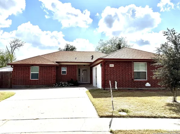 1002 Blue Crest, Beeville, TX 78102