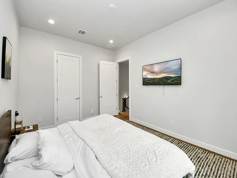 1223 W 16th St #B — Photo 12