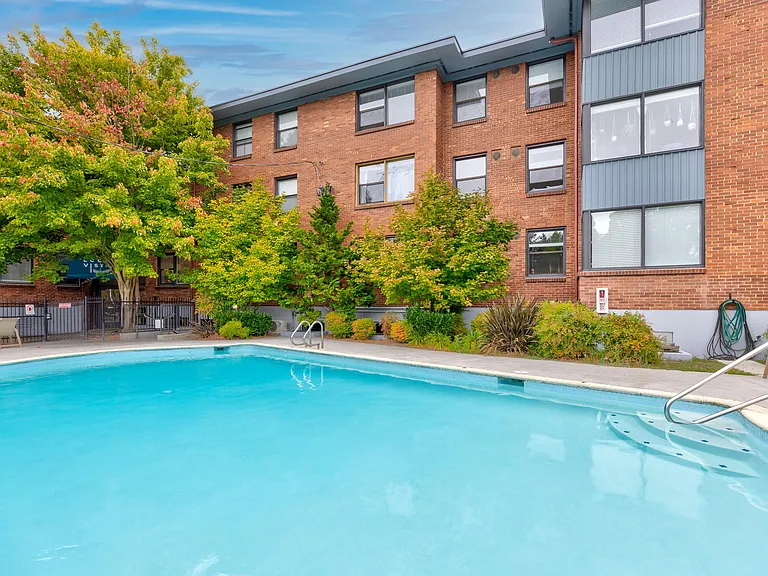 Lock Vista Pool