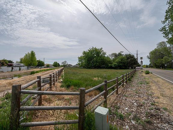 82 S Kings Rd, Nampa, ID 83687 MLS #98843709 Zillow picture