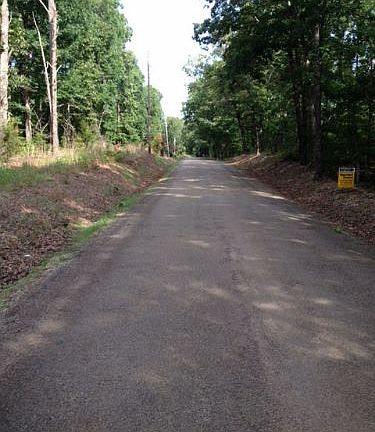 3rd image of 40 Whispering Oaks Ln