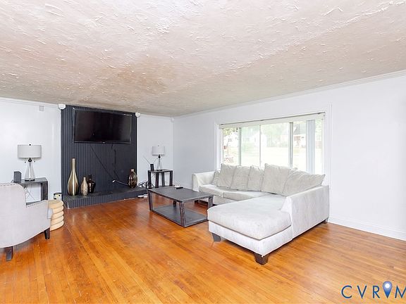 3rd image of 2941 W Park Dr