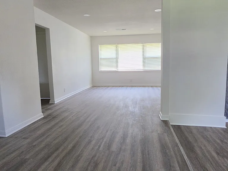 510 Ruell St — Photo 4