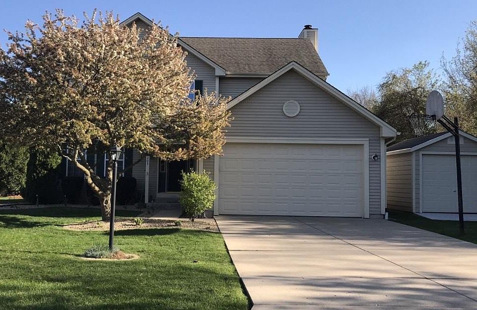 1st image of 8201 W Lakewood Ln