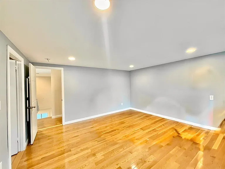 307 Washington St #2 — Photo 7